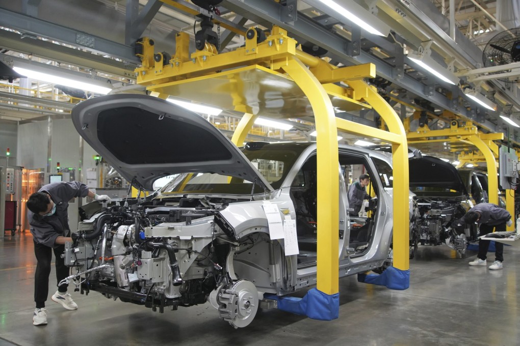 A worker assembles an SUV at a car plant of EV maker Li Auto in Changzhou, in eastern China’s Jiangsu province, on March 27, 2024. Photo: AP