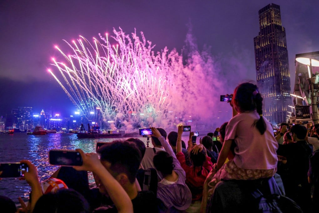 The fireworks were set to the music of the daily “Symphony of Lights” multimedia show. Photo: Yik Yeung-man