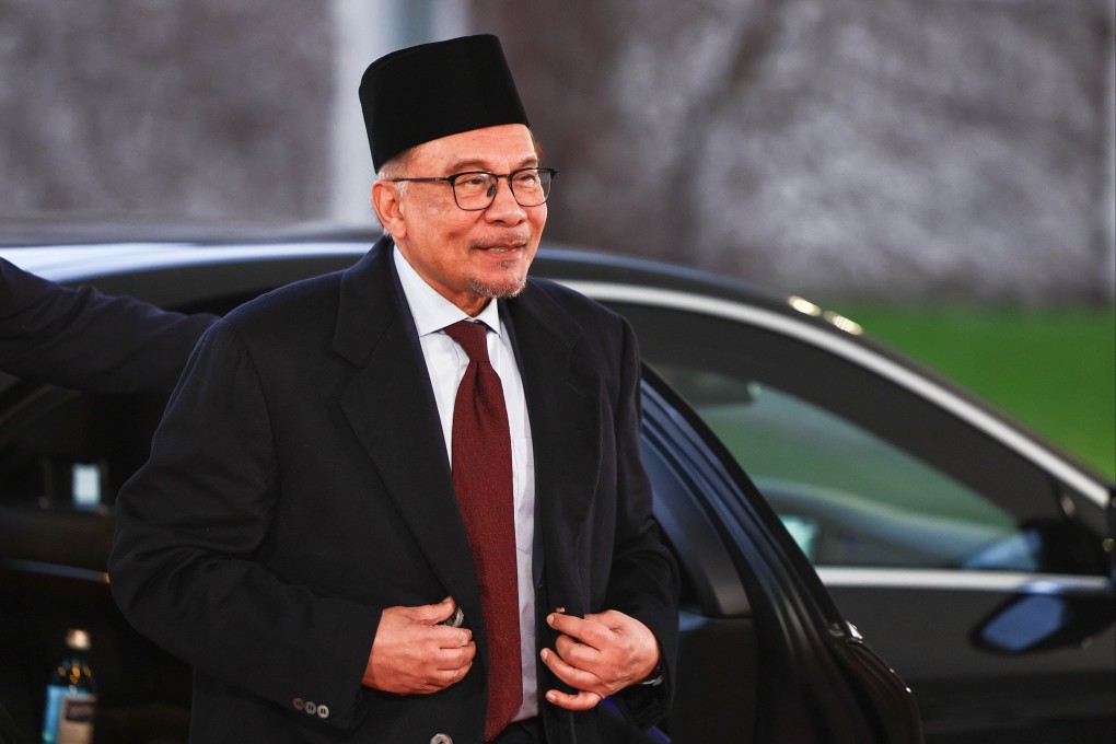 Malaysian Prime Minister Anwar Ibrahim has warned that underperforming civil servants will not be rewarded as promised. Photo: EPA-EFE