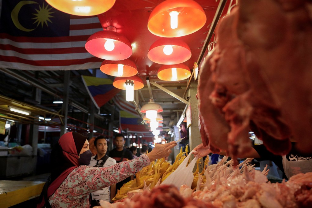 Many low-income families in Kuala Lumpur are struggling to afford basic foods like rice and chicken amid soaring living costs. Photo: Reuters