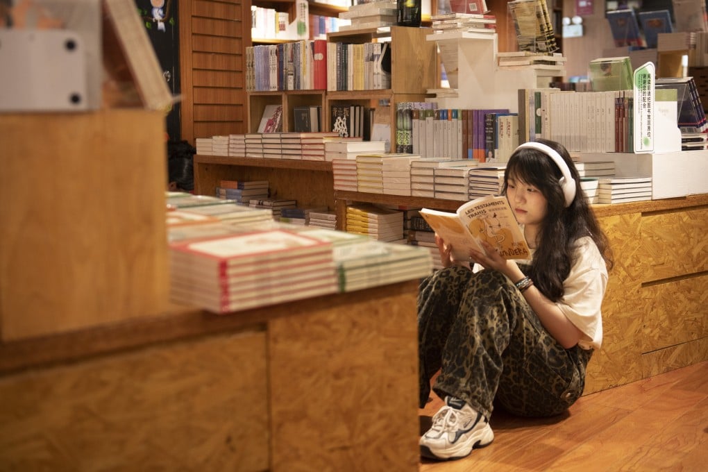 Problems surrounding unemployment, low wage growth and poor social security protection are holding back the country’s 1.4 billion consumers, according to policy adviser Liu Yuanchun. Photo: Xinhua