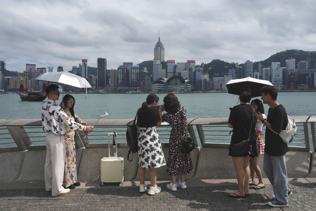 Hong Kong’s General Chamber of Commerce has said the city can push ahead with efforts to have the duty-free shopping allowance raised for mainland Chinese visitors. Photo: Elson Li