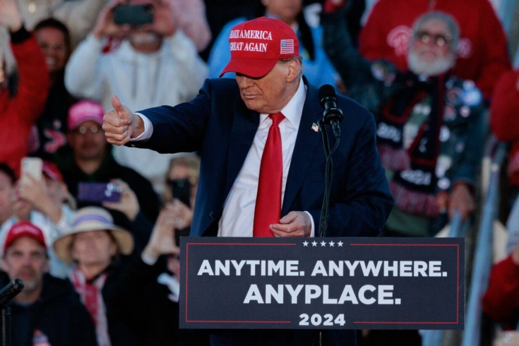 Donald Trump gives a thumbs up during his rally on Saturday at Wildwood Beach in New Jersey. Photo: Bloomberg