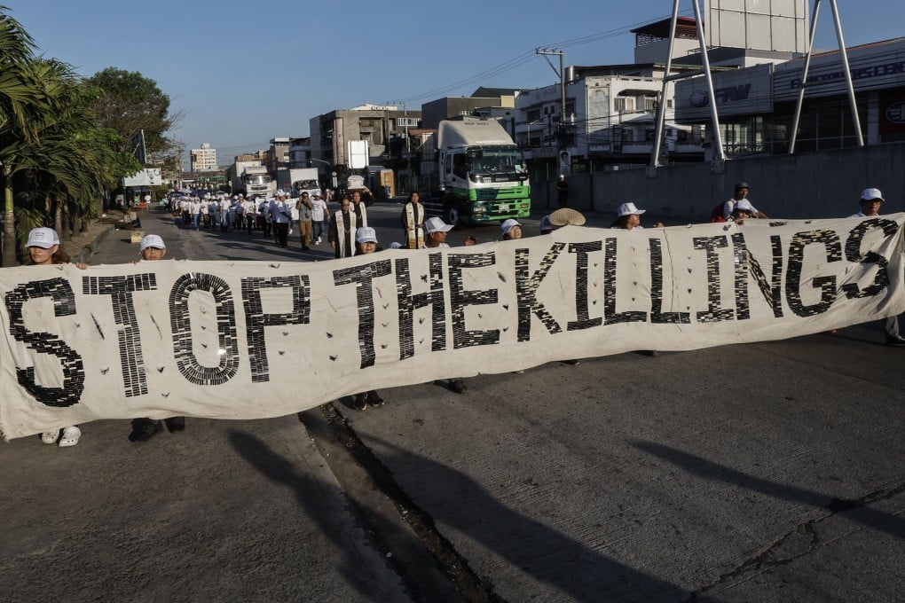 Supporters and relatives of those killed in Rodrigo Duterte’s violent drugs crackdown walk towards a cemetery in Caloocan City on May 1 for a ceremony to provide a final resting place for the victims’ cremated remains. Photo: EPA-EFE