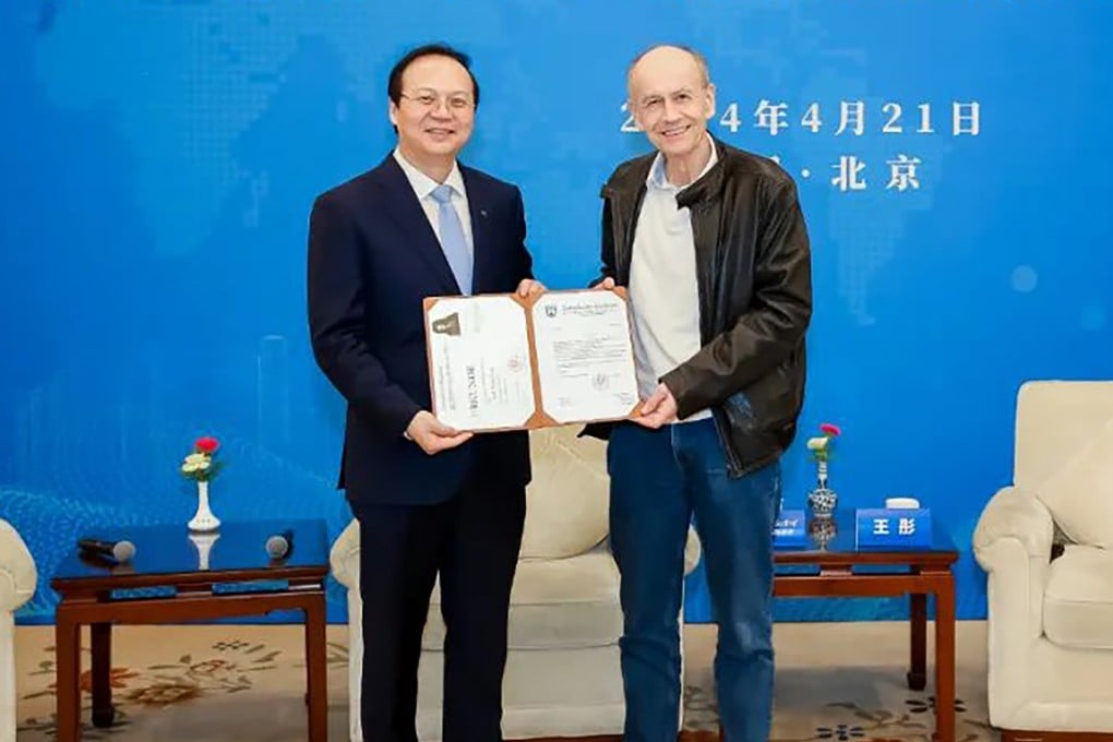 Nobel laureate Thomas C. Südhof (right) with China Development Research Institute’s president Wang Tong. Photo: China Development Research Institute