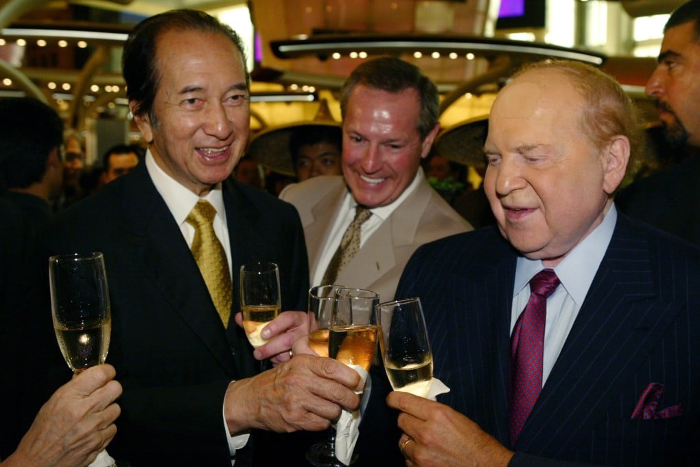 Macau tycoon Stanley Ho Hung-sun (left) and Las Vegas Sands chairman Sheldon Adelson toast during the opening ceremony of Sands Macao Casino on May 18, 2004. Photo: K.Y. Cheng