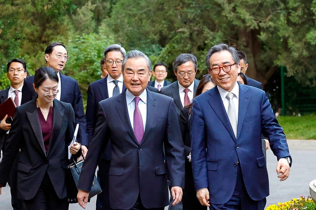 South Korean Foreign Minister Cho Tae-yul, right, and his Chinese counterpart Wang Yi take a stroll after their talks at the Diaoyutai State Guesthouse in Beijing on Monday. Photo: EPA-EFE/South Korean Foreign Ministry