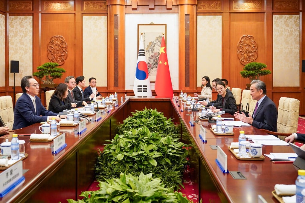 South Korean Foreign Minister Cho Tae-yul with Chinese counterpart Wang Yi during talks in Beijing. Photo: dpa