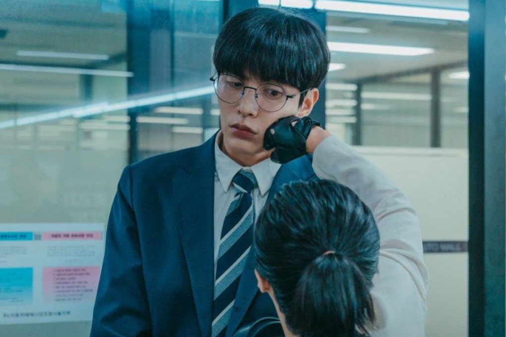 Disney+ K-drama Crash stars Kwak Sun-young (bottom) as Min So-hee, the head of Traffic Crime Investigation, and Lee Min-ki as insurance investigator Cha Yeon-ho (top), as they try to track down a serial killer.