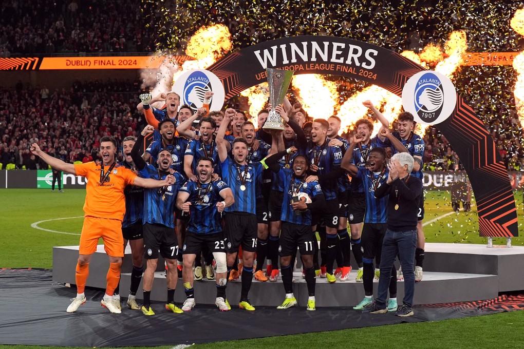 Atalanta players celebrate with the trophy after their victory over Bayer Leverkusen in the Europa League final. Photo: dpa