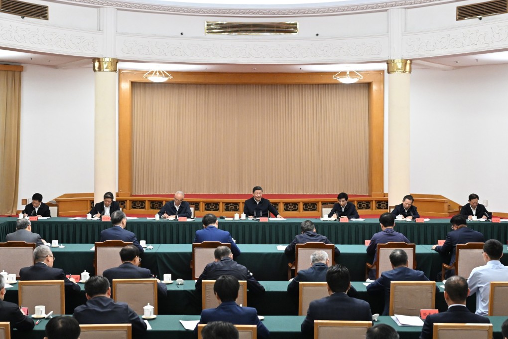 President Xi Jinping communicates with representatives from businesses and academia attending a symposium in Jinan. Photo: Xinhua