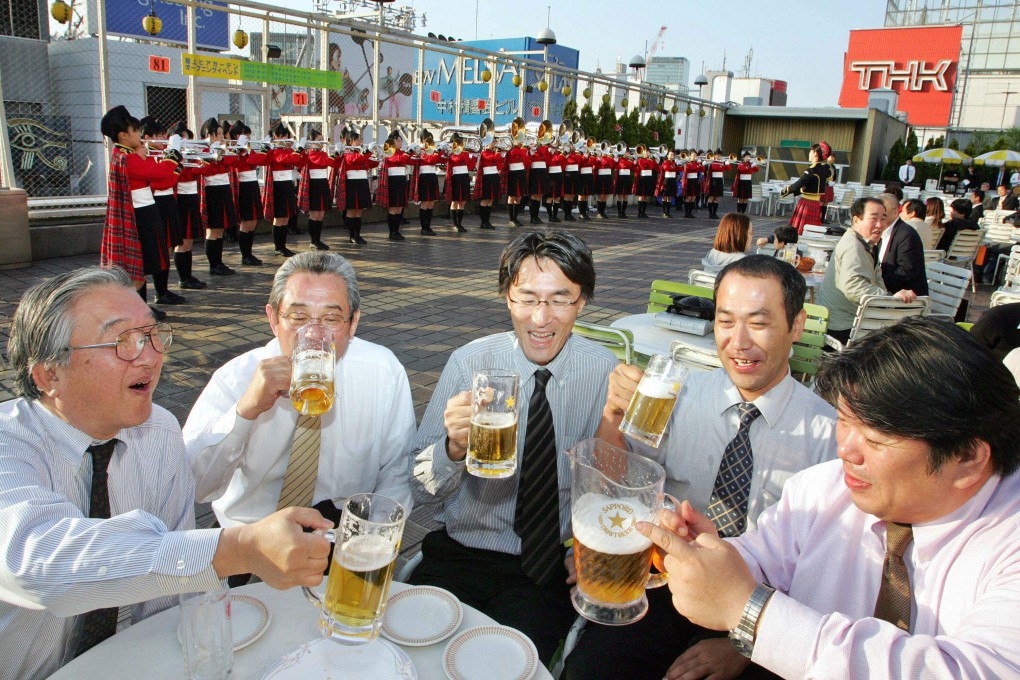 Japanese businessmen drink in a beer garden on the rooftop of a Tokyo department store in 2006. Photo: AFP