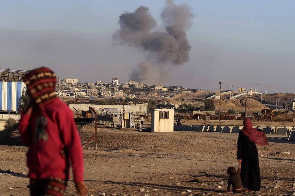 Smoke rises following an Israeli airstrike on buildings near the separating wall between Egypt and Rafah, southern Gaza Strip,. Photo: AP