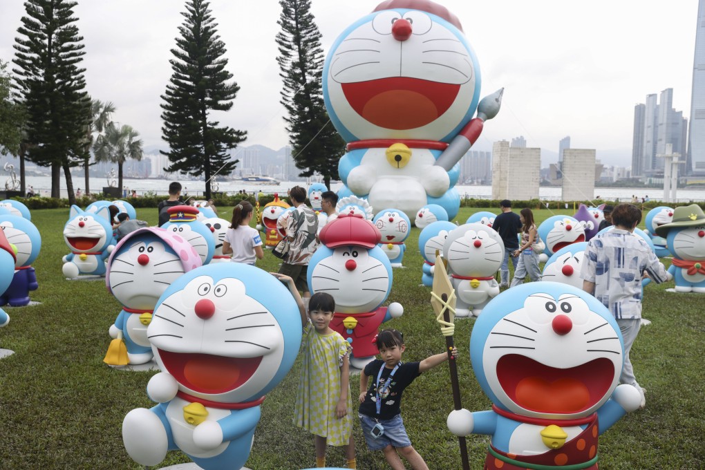 Children pose for a photo with Doraemon in Sai Ying Pun. Photo: Yik Yeung-man