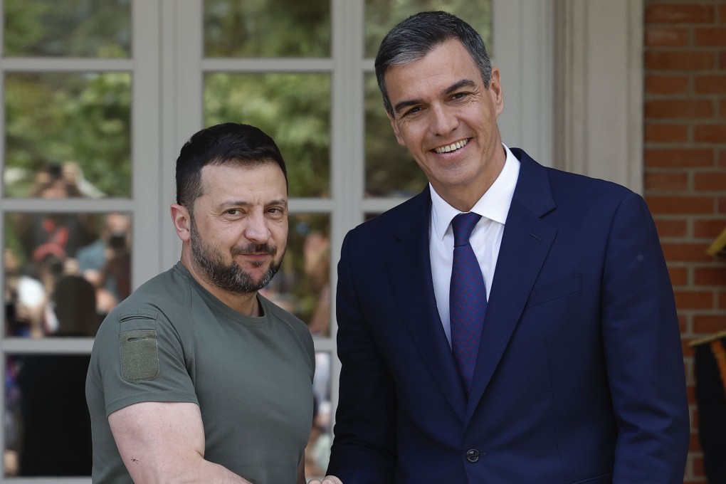 Spanish Prime Minister Pedro Sanchez (right) with Ukrainian President Volodimir Zelensky before their meeting in Madrid, Spain. Photo: EPA-EFE