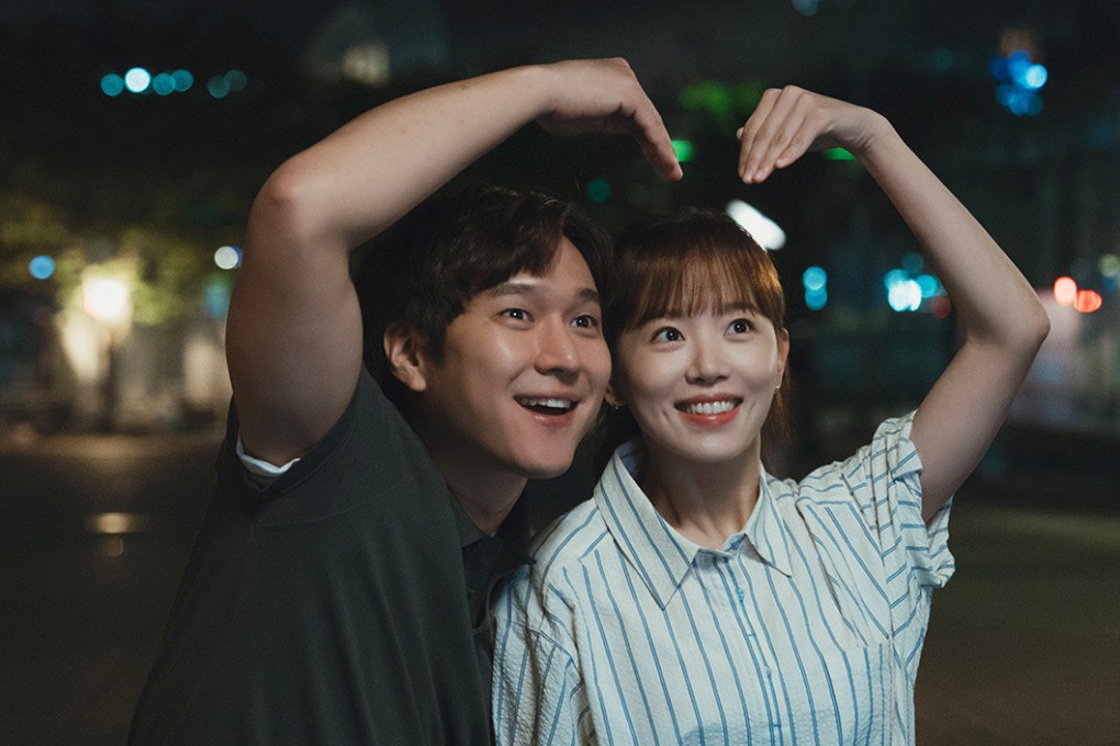 Go Kyung-pyo as Song Ki-baek, a man who cant help but speak his mind, and Kang Han-na as struggling reality TV show writer On Woo-joo, in a still from Frankly Speaking. Netflix’s new K-drama has some of the ingredients of a good romcom, but doesn’t deliver.