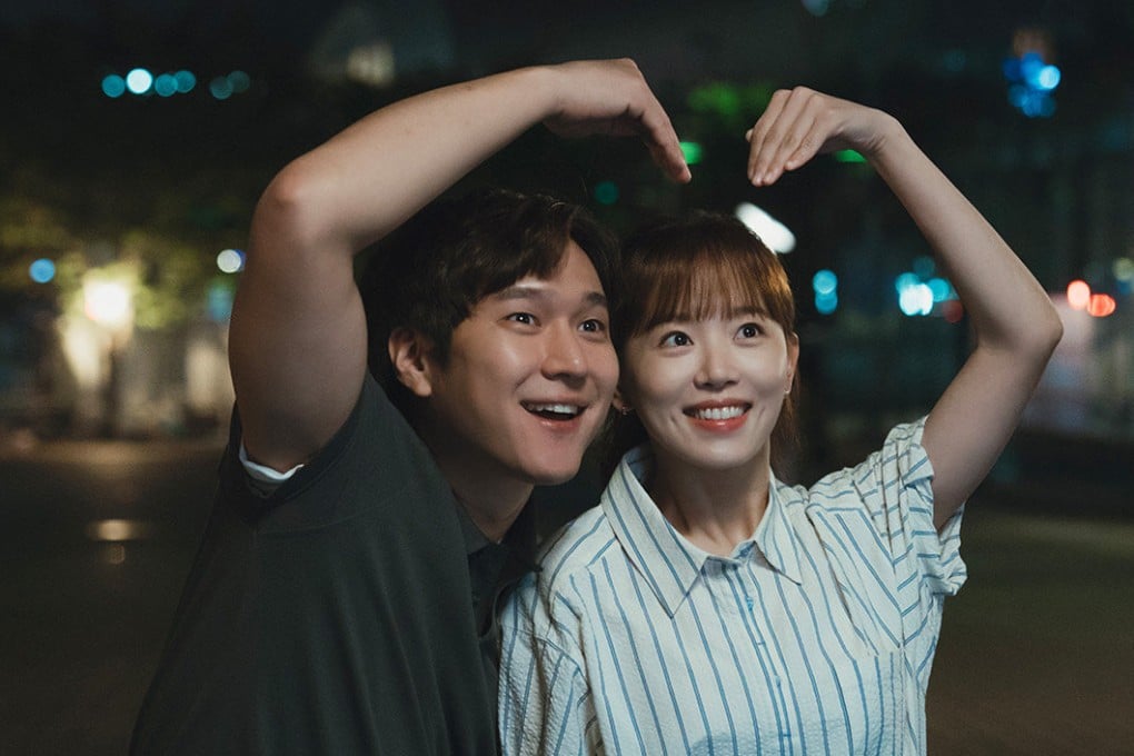 Go Kyung-pyo as Song Ki-baek, a man who cant help but speak his mind, and Kang Han-na as struggling reality TV show writer On Woo-joo, in a still from Frankly Speaking. Netflix’s new K-drama has some of the ingredients of a good romcom, but doesn’t deliver.