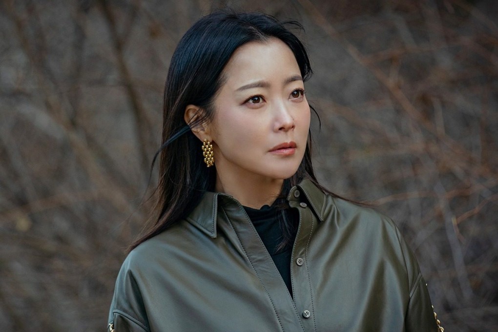 Kim Hee-sun as popular psychologist Young-won in a still from Bitter Sweet Hell, a mystery drama in which she teams up with her mother-in-law to find out why her family is being threatened.