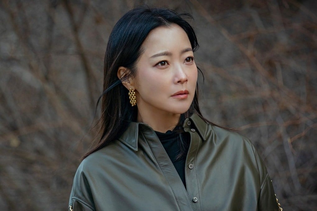 Kim Hee-sun as popular psychologist Young-won in a still from Bitter Sweet Hell, a mystery drama in which she teams up with her mother-in-law to find out why her family is being threatened.