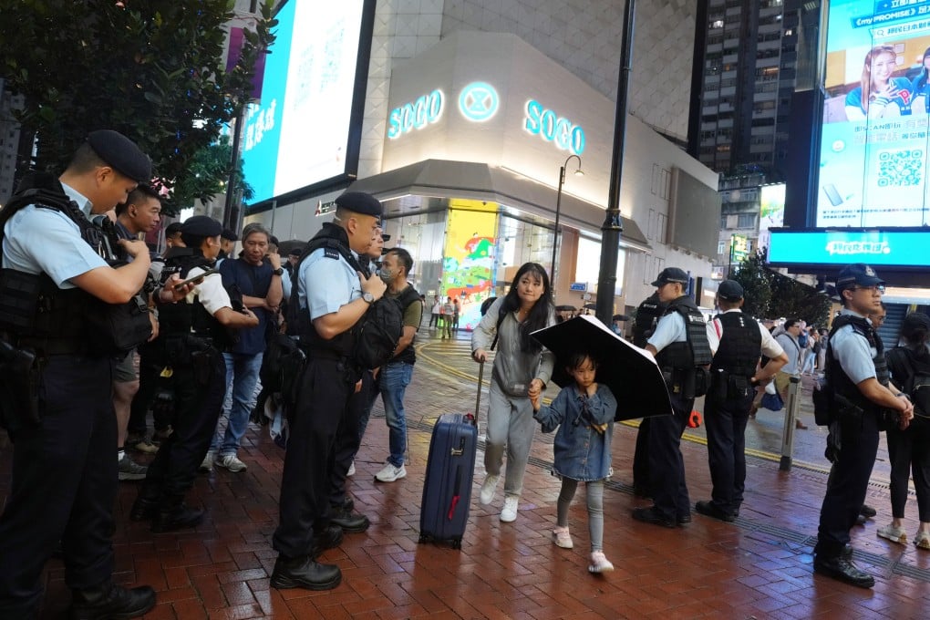 Police officers were out in force in Causeway Bay on Monday evening. Photo: Sam Tsang