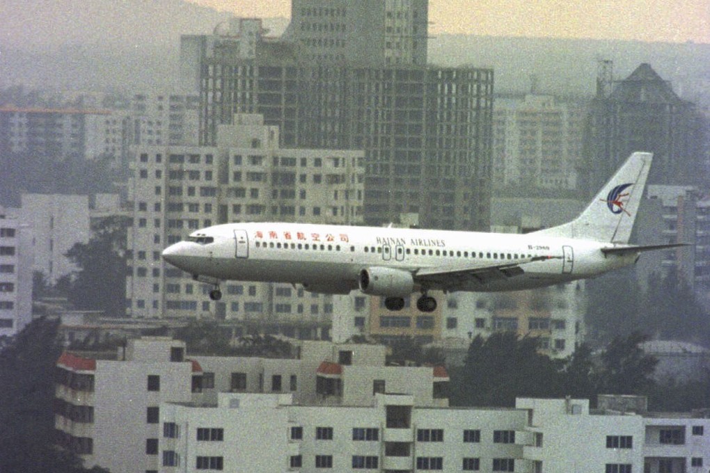 A Hainan Airlines jet makes its final approach to Haikou airport in 1997. At the time the airport was in the centre of the city, and aviation officials were looking for financing to build a new one beyond the urban area. Photo: Reuters