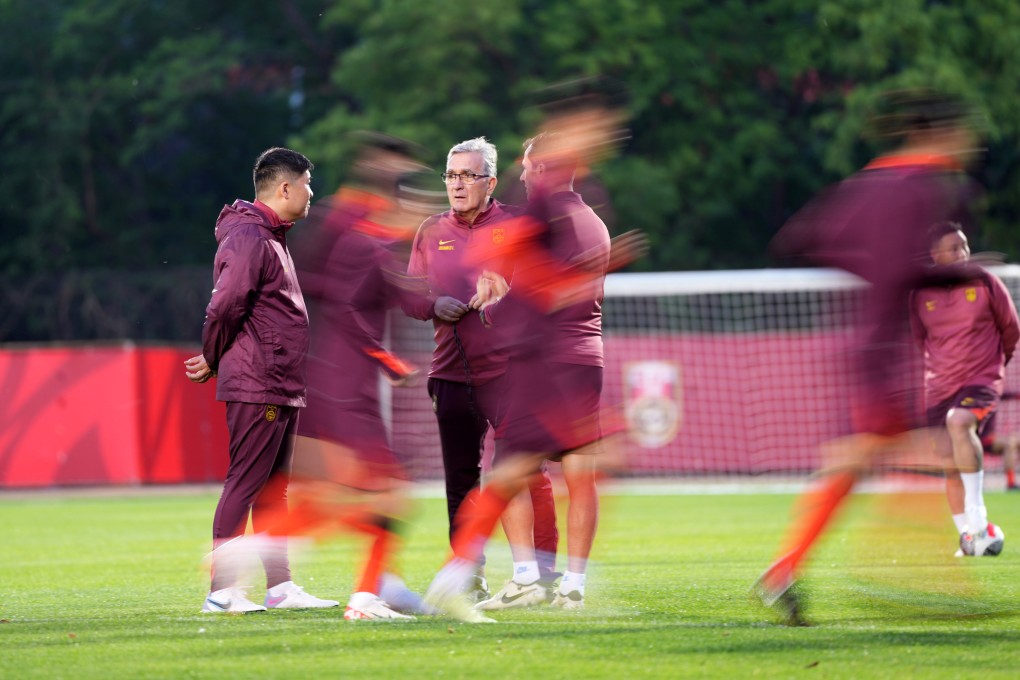 China head coach Branko Ivankovic (second from left) oversees a training session in preparation for the World Cup Asian zone qualifier against Thailand on Thursday. Photo: Xinhua