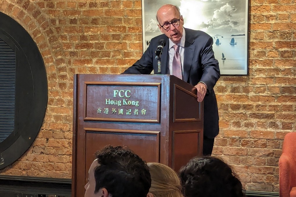 Stephen Roach, the former chairman of Morgan Stanley Asia, tells a gathering at the Foreign Correspondents’ Club that Hong Kong has to underline its special status to boost its economy. Photo: Kahon Chan