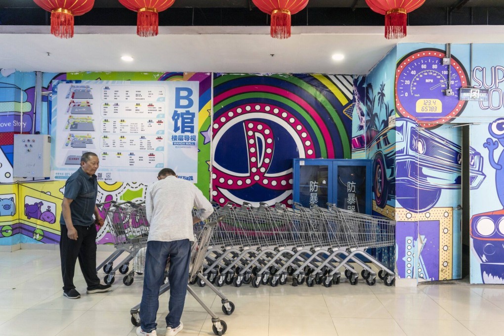 China’s Caixin/S&P Global services purchasing managers’ index (PMI) rose to 54 from 52.5 in April. Photo: Bloomberg