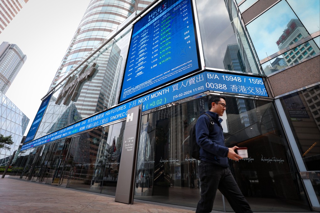Screens showing the index and stock prices outside Hong Kong Exchange Square (HKEX) in Central. Photo: Sun Yeung