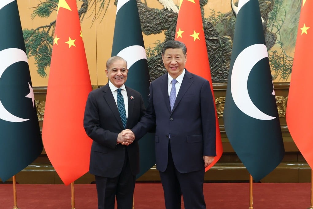 President Xi Jinping welcomes Pakistani Prime Minister Shehbaz Sharif to Beijing. Photo: Xinhua
