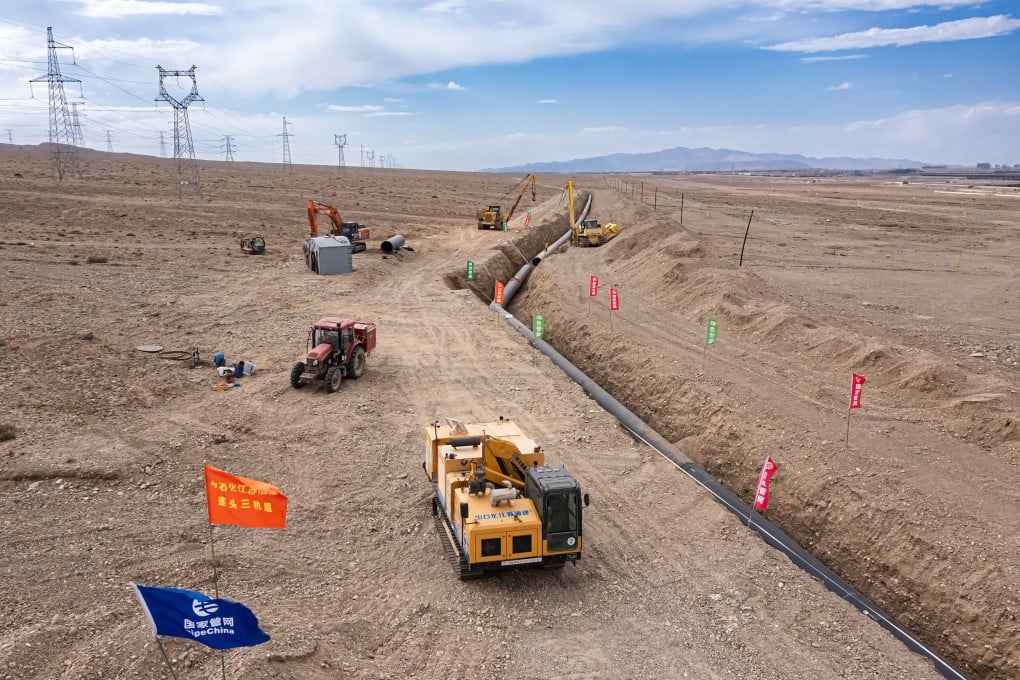Construction work on a pipeline on the outskirts if Jiayuguan in Gansu province. Photo: Getty Images