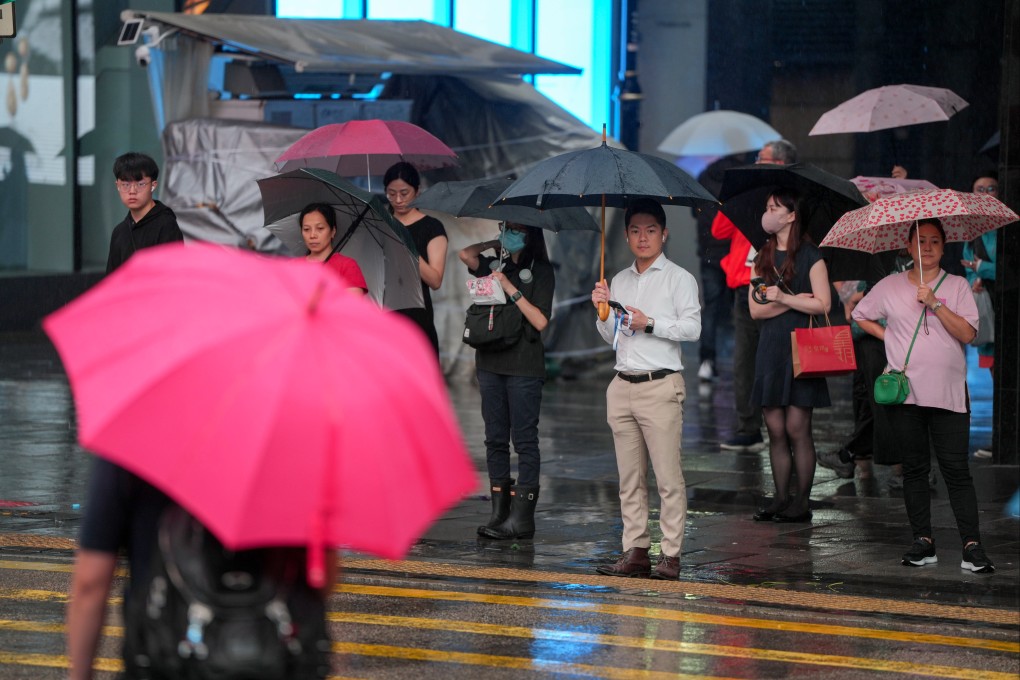Commuters wait to cross a street in Central on October 9, 2023. Photo: Sam Tsang