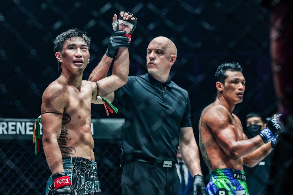 Tawanchai PKSaenchaigym (left) was awarded a majority decision win over Jo Nattawut in their bantamweight Muay Thai title fight at ONE 167. Photo: ONE Championship