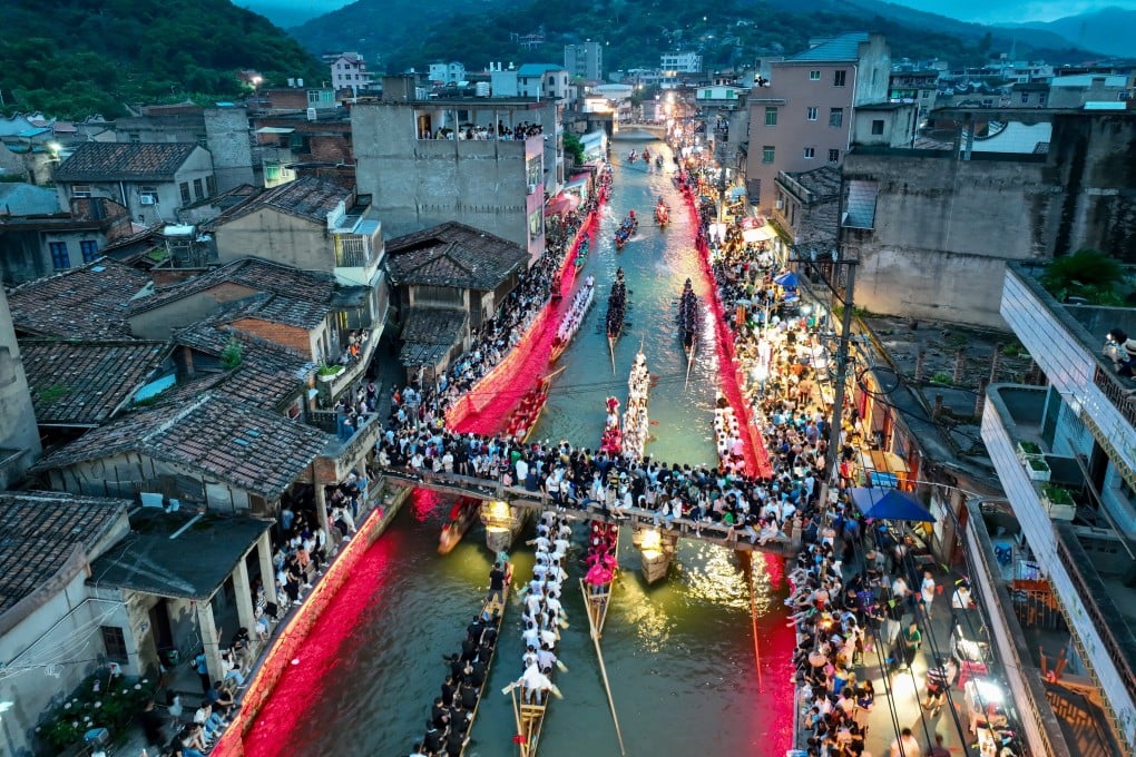 A Dragon Boat Festival race takes places in Fujian province on Sunday. Chinese people made 110 million trips from Saturday through Monday for the holiday. Photo: Xinhua