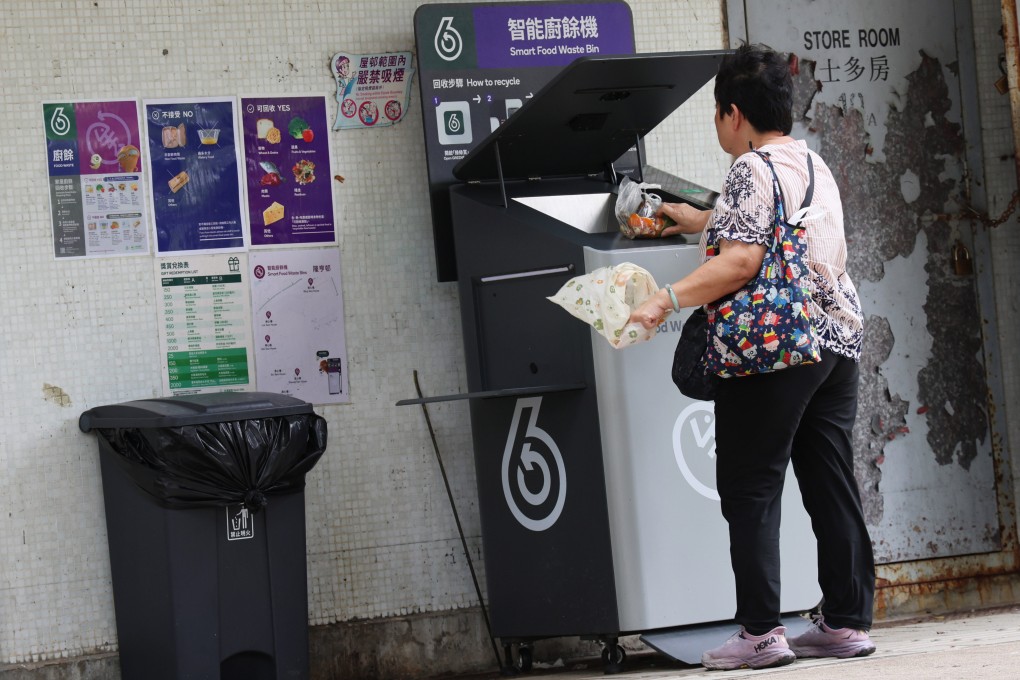 A resident recycles food waste at Lung Hang Estate in Sha Tin. Photo: Jelly Tse