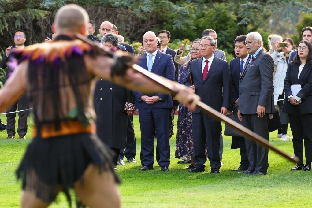 Premier Li Qiang and New Zealand’s Prime Minister Christopher Luxon watch a welcoming ceremony in Wellington. Photo: AFP