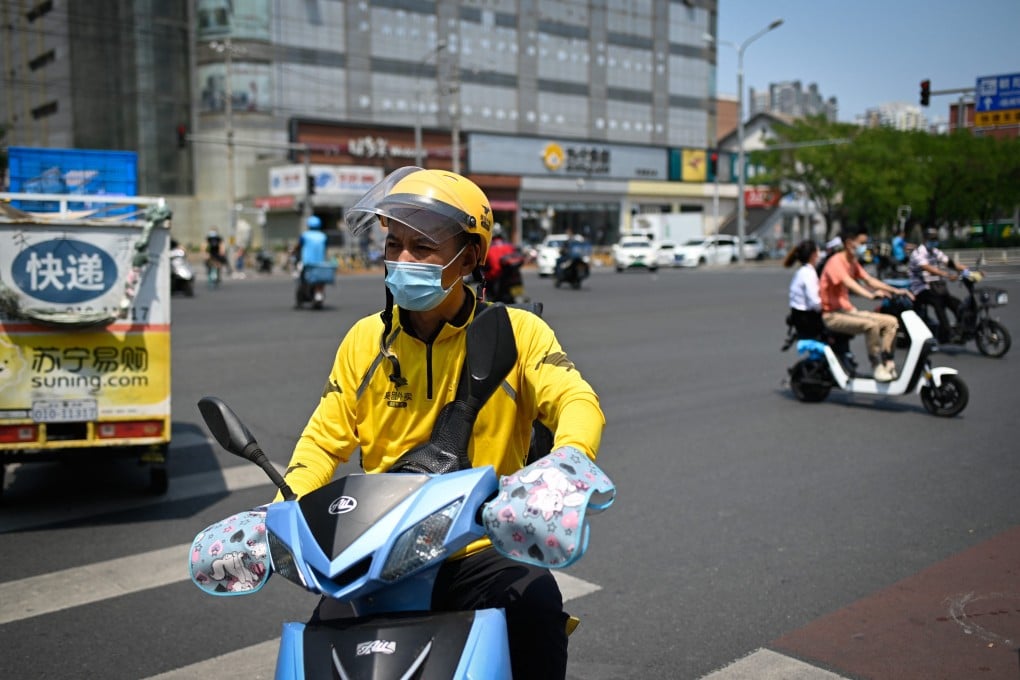 Delivery crews are “a new and important part” of China’s jobs landscape, memo from the State Administration for Market Regulation says. Photo: AFP