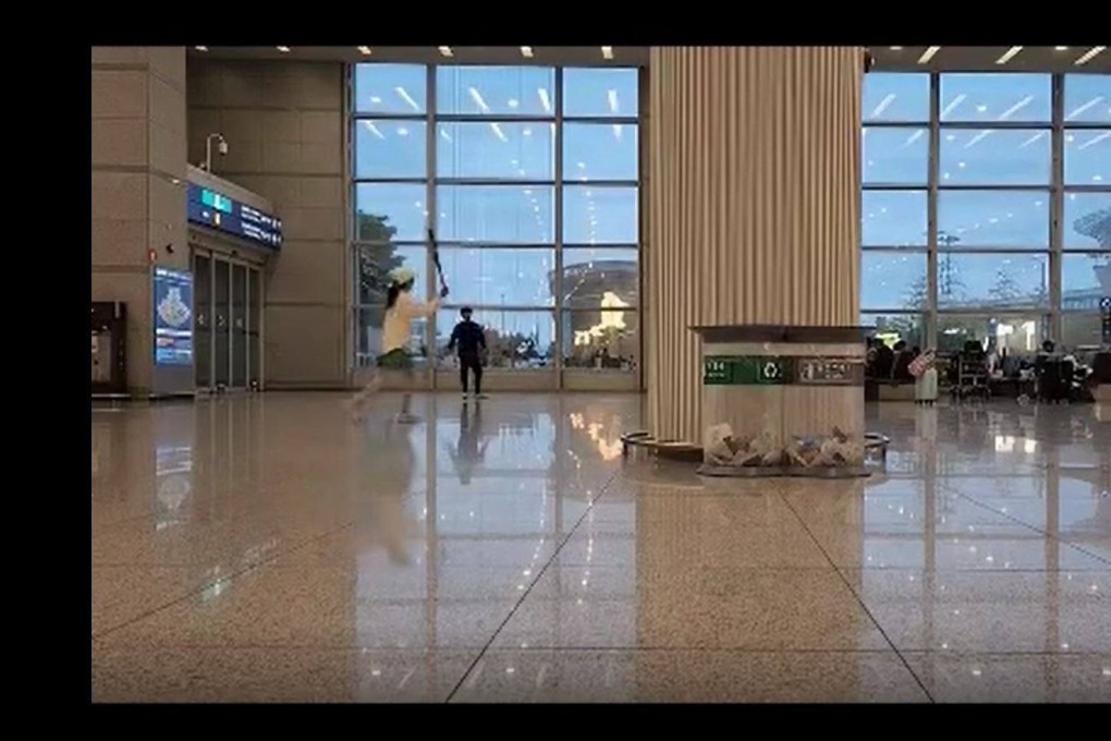 Online commentators pilloried a couple for playing tennis inside a terminal at Incheon airport. Photo: Instagram/bobaedream
