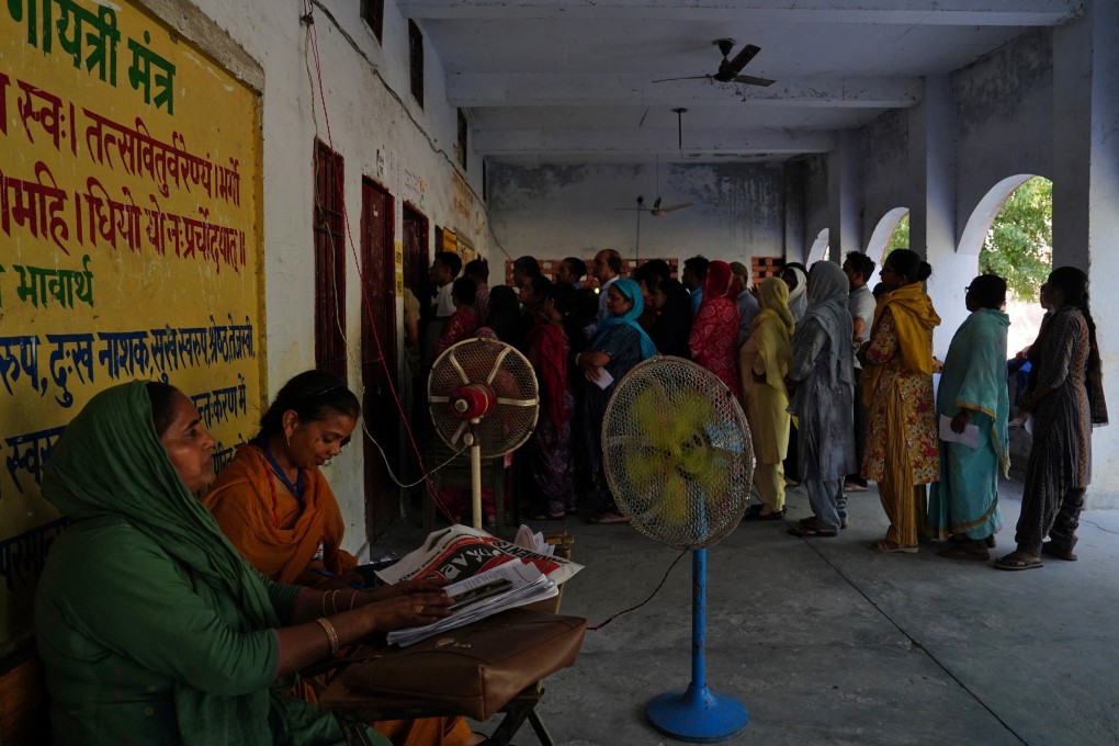 Fans keep voters cool as they wait in line to cast their votes at a polling station on a hot summer day in Karnal, in the northern state of Haryana, India, on May 25. Photo: Reuters