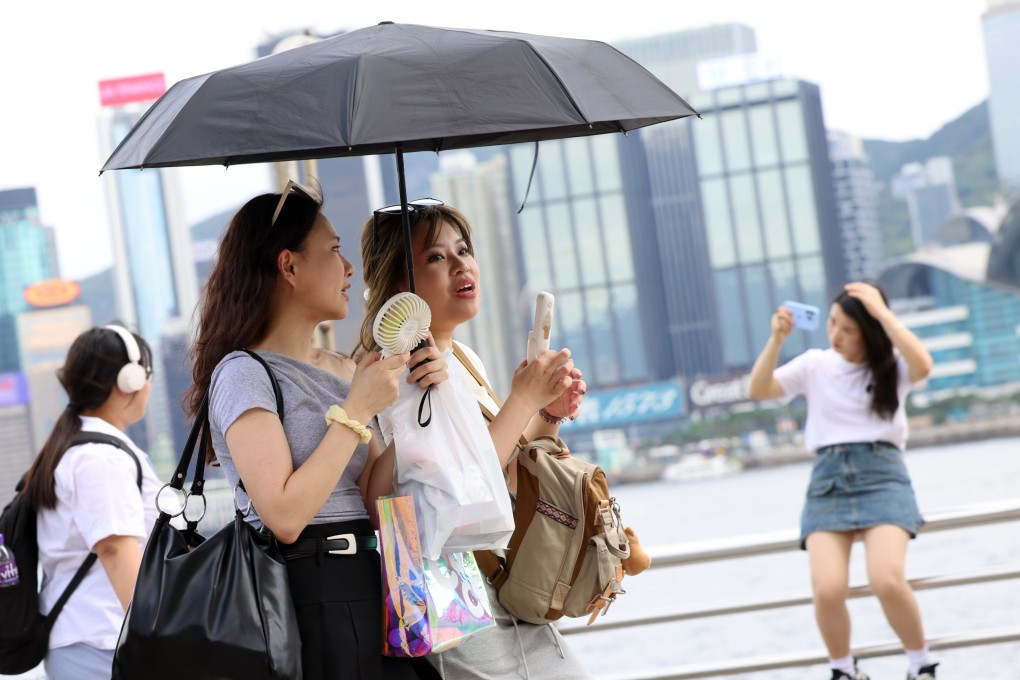 Tourists visit the Tsim Sha Tsui waterfront amid Thursday’s hot weather. Photo: Jelly Tse