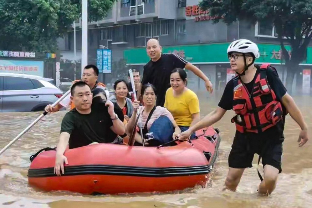 Rescue workers move residents to safety after their homes were flooded in Guilin, southern China. Photo: Weibo