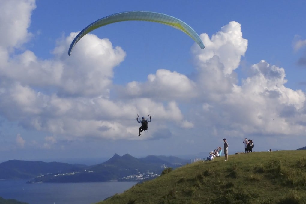 A paraglider died on Monday after hitting adverse weather mid-flight. Photo: Felix Wong