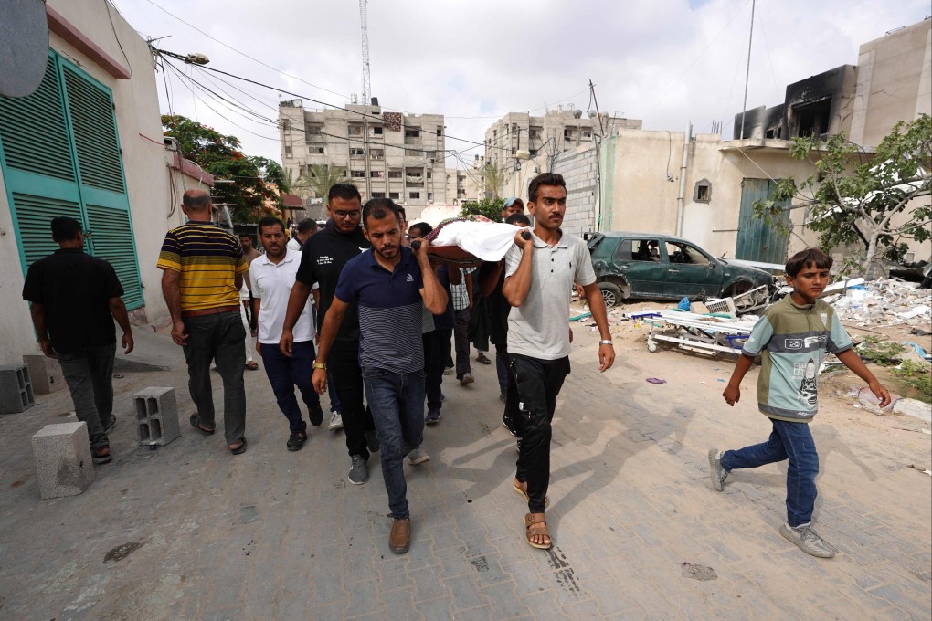 Palestinian men carry a body for burial in Rafah on June 22. Photo: AFP