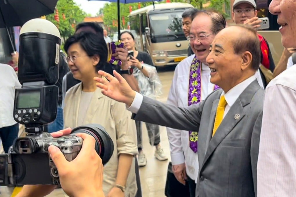 Wang Jin-pyng and Jiangsu province’s Taiwan affairs chief Lian Yueqin (left) with other delegates at the Huiju Tianhou Temple in Kunshan on Sunday. Photo: CNA