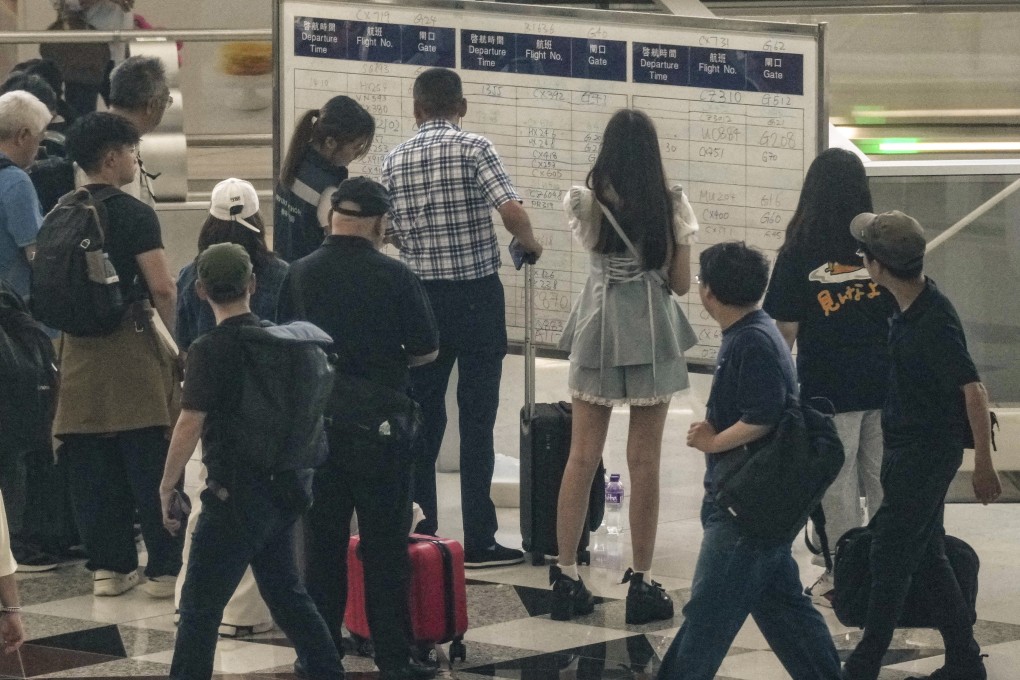 Staff were forced to use whiteboards to give passengers flight information. Photo: Elson Li