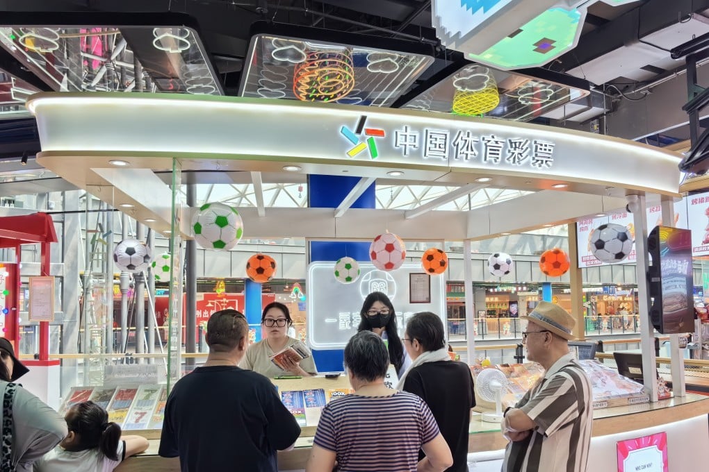 People buy lottery tickets in Beijing. Photo: Simon Song