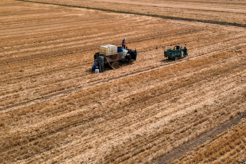 Farmers watering a field with newly planted corn amid an orange alert for heatwave in the drought-hit region of Jinan, Shandong province last Thursday. China’s extreme weather is becoming more frequent, lending more urgency to disaster preparedness. Photo: Reuters