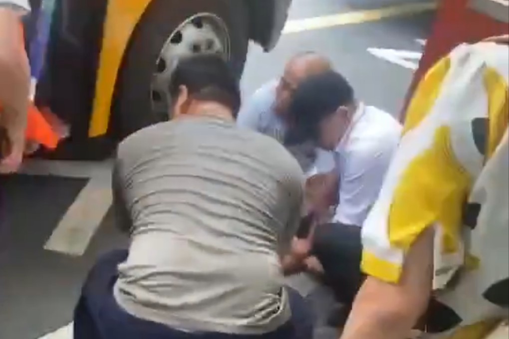 A passer-by captured this image of people responding to the alleged knife attack on a Japanese school bus in Suzhou, eastern China. Photo: X/ @kounanronin