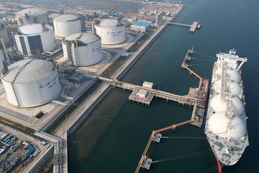 A LNG carrier is berthed at Sinopec’s Tianjin receiving station. The share of power generated from natural gas in China has remained static at 3 per cent since 2015. Photo: Xinhua