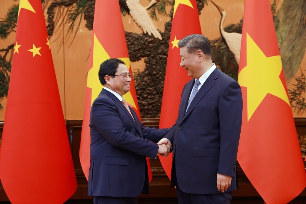 Vietnamese Prime Minister Pham Minh Chinh (left) with Chinese President Xi Jinping at the Great Hall of the People in Beijing on Wednesday. Photo: Handout